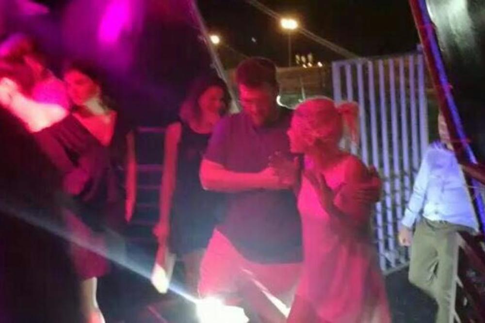 INCIDENT KOJI SE PAMTI!Ana Mihajlovski je jednom prilikom NASILNO IZBAČENA SA SPLAVA, OBEZBEĐENJE MORALO DA REAGUJE
