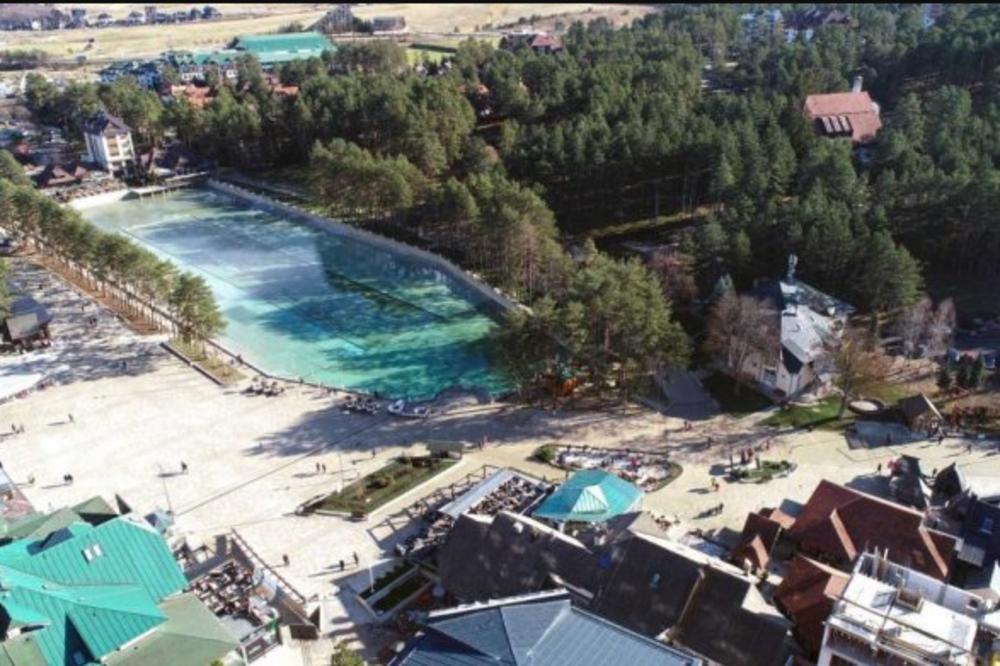 JEZERO NA ZLATIBORU SE PUNI VODOM! Sinoć su uključene i svetlosne prskalice vode, evo kako veličanstveno izgleda!