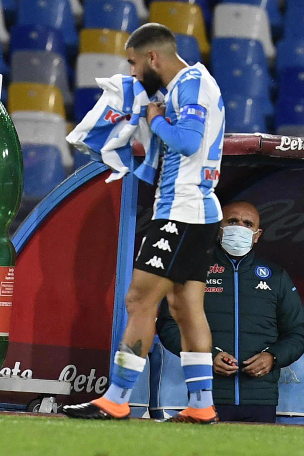 Lorenco Insinje ljubi Maradonin dres posle gola