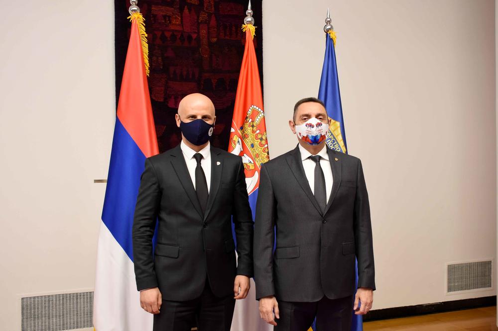 SARADNJA 2 ZEMLJE NA ZAVIDNOM NIVOU: MUP Srbije donirao opremu za konjičku policiju kolegama iz Republike Srpske!