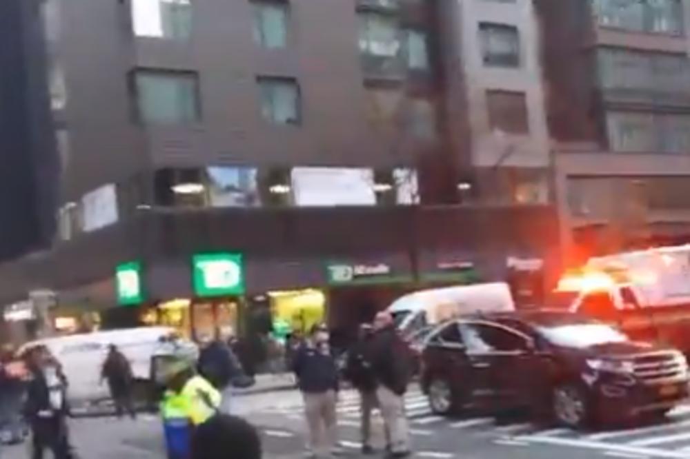 DIVLJAK SE ZALETEO NA PEŠAKE U NJUJORKU: Totalni haos, ima povređenih!