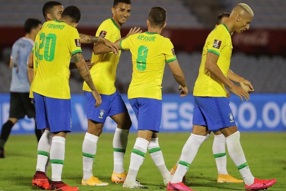 PRISTUPAČNIJI JE OD MESIJA, ALI JE BOLESTAN JER TRENIRA U 2 UJUTRU! Brazilac je uporedio najveće fudbalere 21. veka