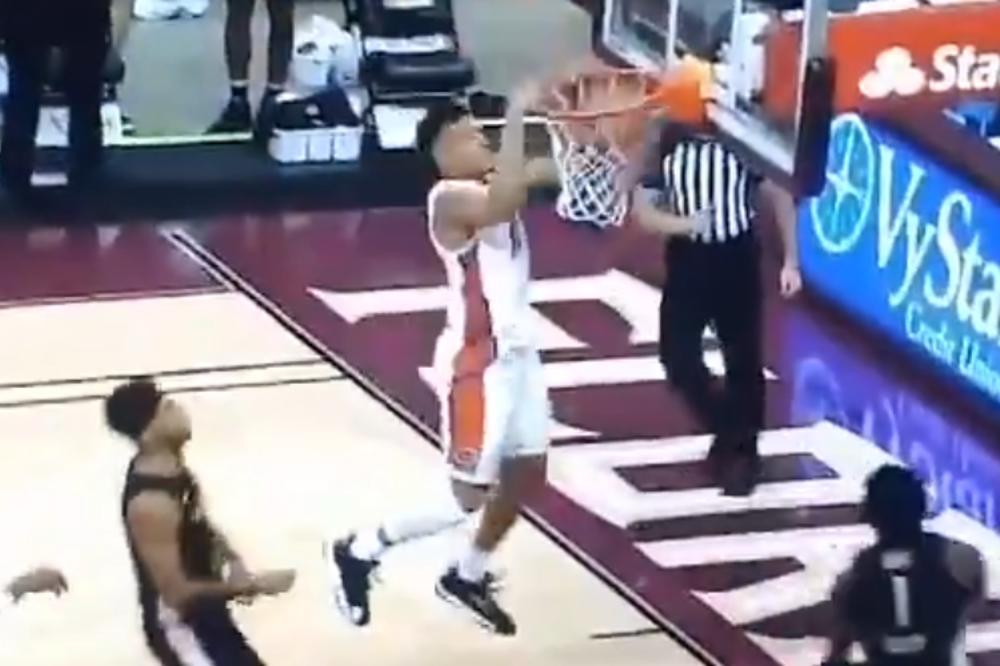 TEŠKE SCENE! KOŠARKAŠ SE SAMO STROPOŠTAO NA PARKET USRED UTAKMICE: Hitno prebačen u bolnicu, saigrači u suzama!