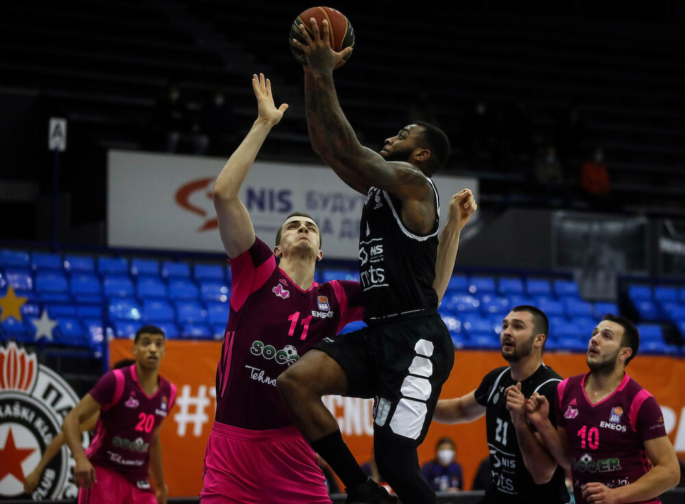 Kodi Miler Mekintajer dok je nastupao za Partizan