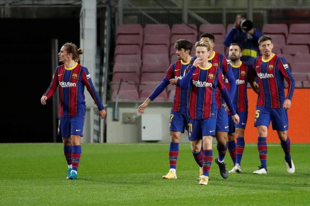 U SVLAČIONICI BARSELONE NE KUVA, NEGO KIPI: Kuman se obrušio na igrača i pred svima mu rekao da je krtica!