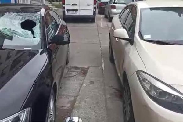 JEZIVE SLIKE TRAGEDIJE U NOVOM SADU: Na ovom mestu je stradao starac, skočio je sa petog sprata pravo u smrt (FOTO)