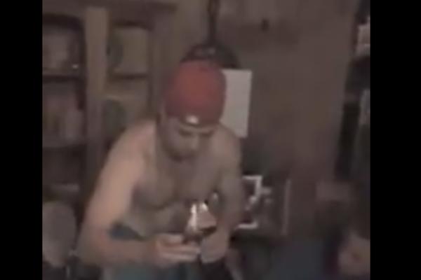 PIJANI RUSI I UPALJAČ: Šta može da pođe naopako? (VIDEO)