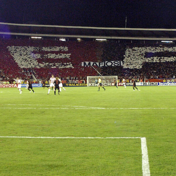 ZVEZDA SA NAVIJAČIMA PROTIV MILANA! UEFA odobrila prisustvo publike za meč sezone!
