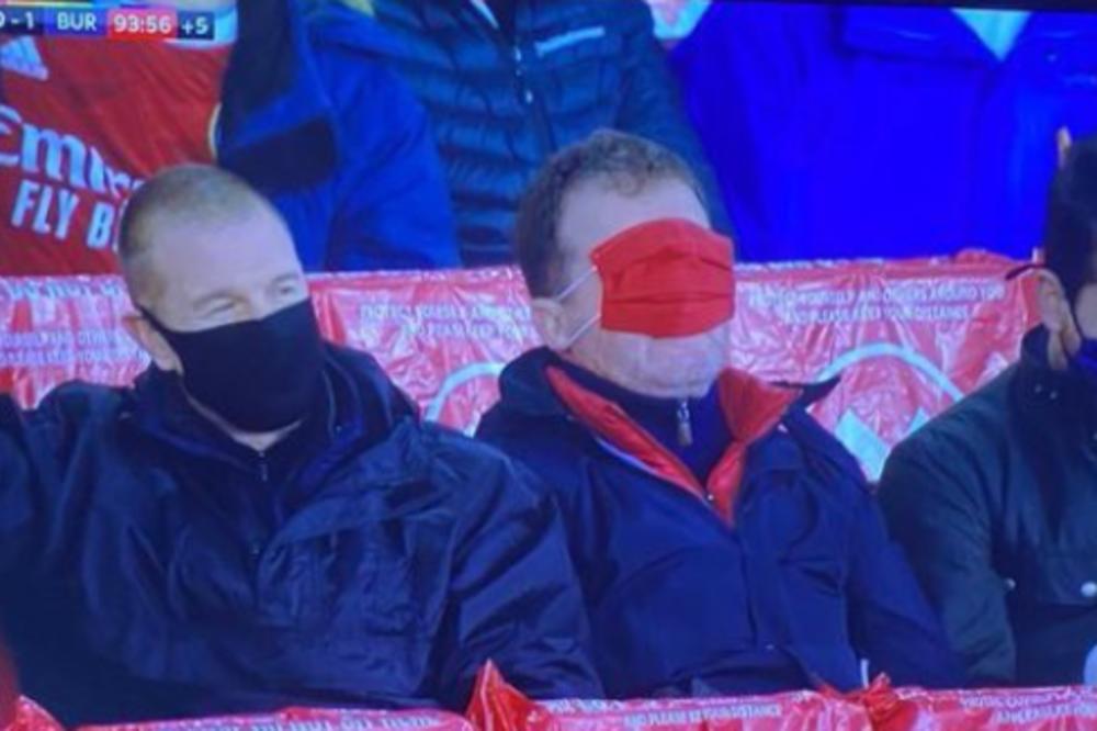 ČEKAO 10 MESECI DA ODE NA STADION, A ONDA PREKRIO OČI MASKOM DA NE GLEDA BRUKU SVOG TIMA! Velikan opet podbacio!