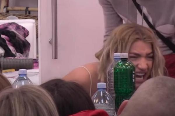 UZNEMIRAVAJUĆI NERVNI SLOM MILICE KEMEZ, URLALA IZ PETNIH ŽILA! Pomenuli da joj je bivši bio sa rođenom sestrom!