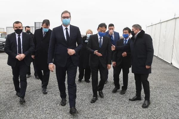 VUČIĆ NA POSTAVLJANJU KAMENA TEMELJCA U INĐIJI: Japanski gigant stiže u Srbiju! (VIDEO)