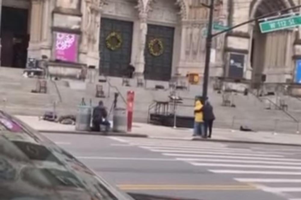 OBJAVLJEN SNIMAK PUCNJAVE U NJUJORKU: Dramatične scene ispred CRKVE! (VIDEO)