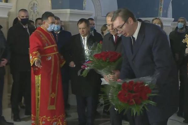 LAVROV PRENEO PUTINOVE POZDRAVE SRPSKOM NARODU: Sa Vučićem položio cveće na grob PATRIJARHA IRINEJA (VIDEO)
