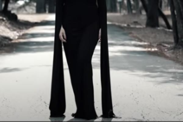 ONA U PETOJ DECENIJI GORI OD SE*SEPILA: Svaka devojka može da joj pozavidi na telu, a tek da vidite STRUK! (FOTO)