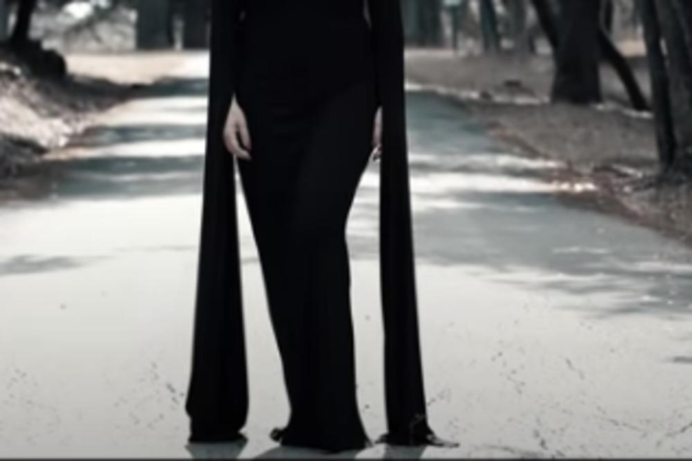 ONA U PETOJ DECENIJI GORI OD SE*SEPILA: Svaka devojka može da joj pozavidi na telu, a tek da vidite STRUK! (FOTO)