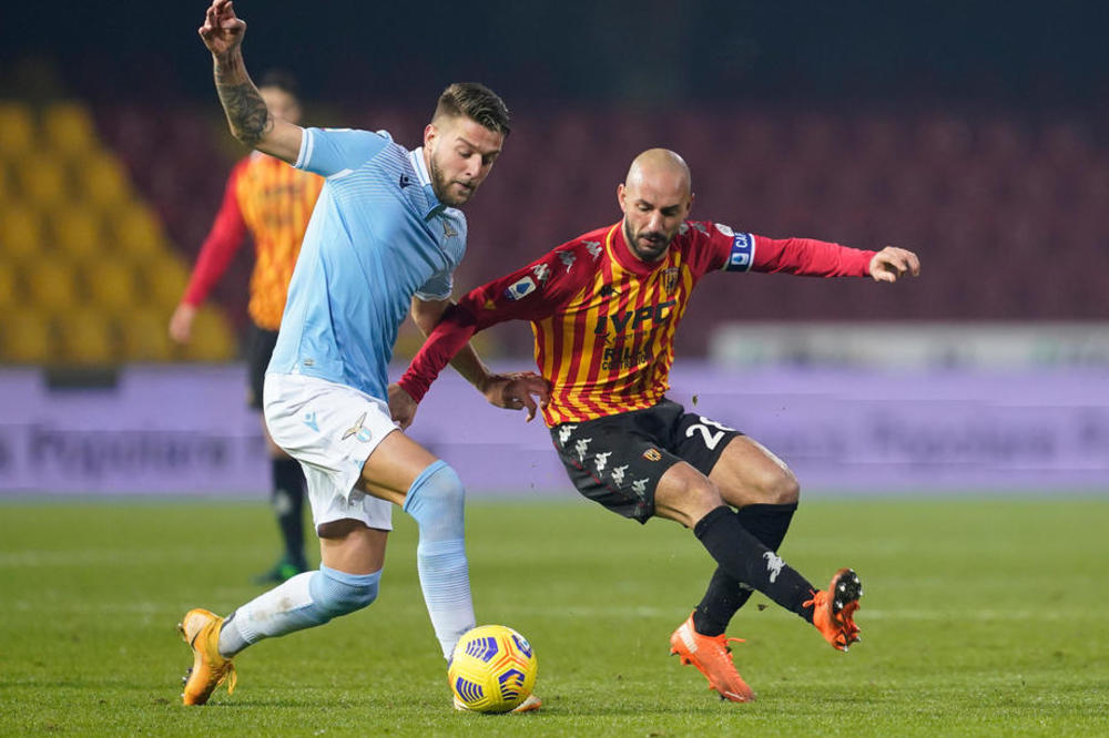 SRBI NASTAVLJAJU SA ROŠTILJANJEM: Dade ga i Sergej!