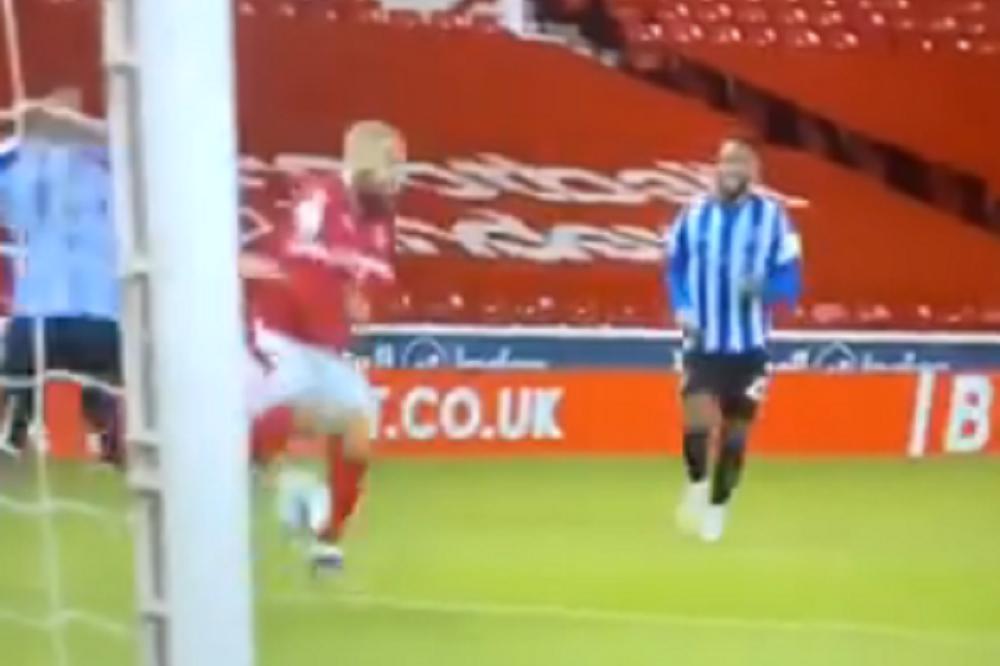 IGRAČ ŠEFILDA SLAVIO GOL PROTIVNIKA: Navijači traže njegovu glavu! (VIDEO)