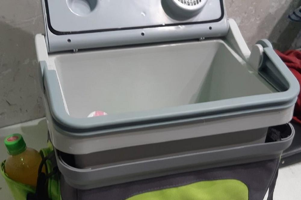 SPREČEN ŠVERC ORALNOG GELA! Čeh na ovom mestu sakrio kamagru, mislio je da carinici tu ne gledaju (FOTO)