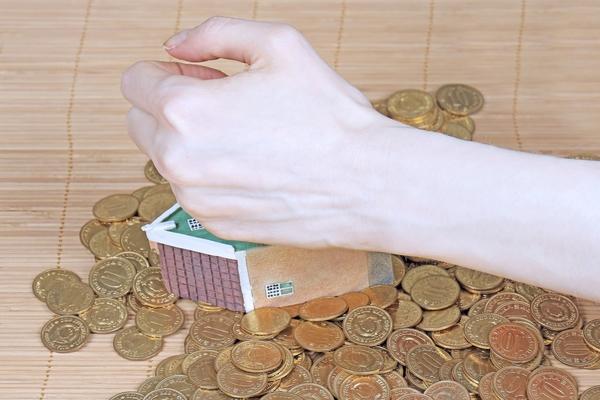 NEVEROVATNOM BRZINOM RASTU KAMATE U SVETU: Da li ima bojazni i za Srbiju, šta će biti sa kreditima?