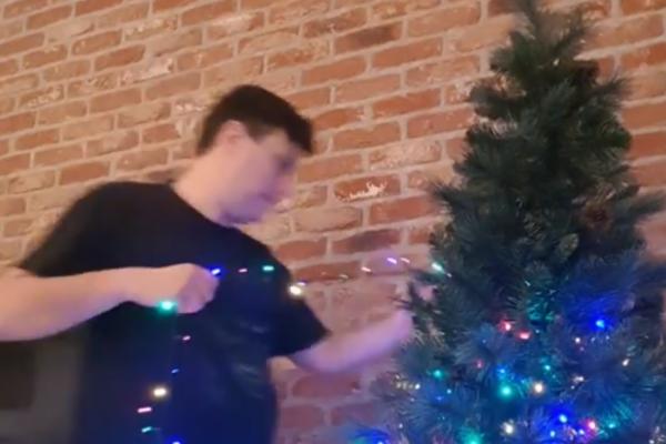 NOVI SNIMAK ANDRIJE MILOŠEVIĆA SRUŠIO INTERNET! Svi plaču od smeha, tri sata je morao da radi jednu stvar!