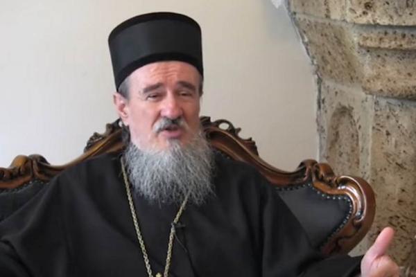 GLEDAO SAM KAKO SE LEKARI NADLJUDSKI BORE ZA SVAKOG ČOVEKA: Vladika Rakita PRELEŽAO KORONU i poslao VAŽNU PORUKU!