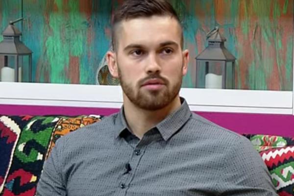 MLADI SRPSKI POLITIČAR KOJI MAMI UZDAHE: Napravio buru u regionu svojim GOLIŠAVIM FOTOGRAFIJAMA! (FOTO)