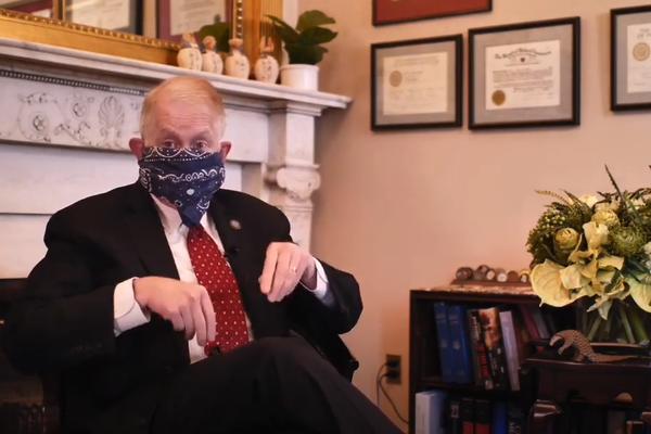 SVI SLUŠAJU OVOG LEKARA IZ VAŠINGTONA, NJEGA OBAVEŠTAVA DIREKTNO BELA KUĆA: Zna veliku stvar o vakcini!