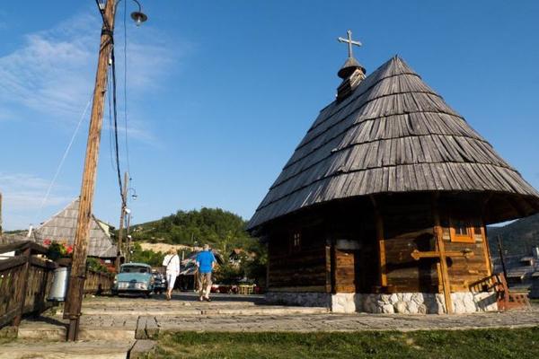 ŽELITE NEGDE ZA VIKEND? Smeštaj na samo sat vremena od Beograda možete naći za MANJE OD 15 EVRA dnevno!