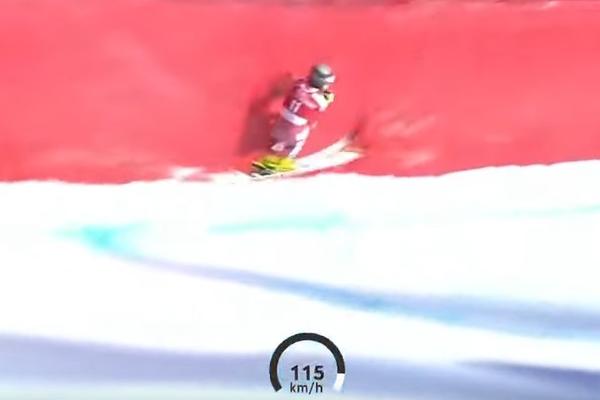 STRAVIČAN TRENUTAK: Svetska prvakinja pri brzini 115 km/h izletela sa staze direktno u šumu! Jezive scene na trci!