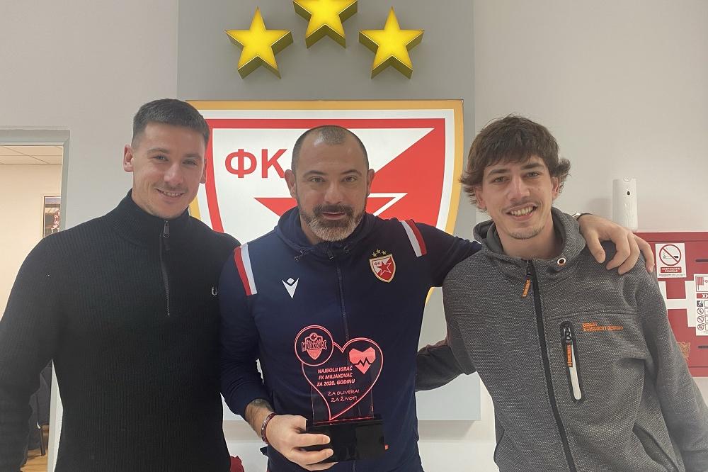 STANKOVIĆ DODELIO NAJVAŽNIJU NAGRADU U SRBIJI: Dobili su ga igrači najboljeg kluba u Srbiji! SVI ZAJEDNO ZA OLIVERA