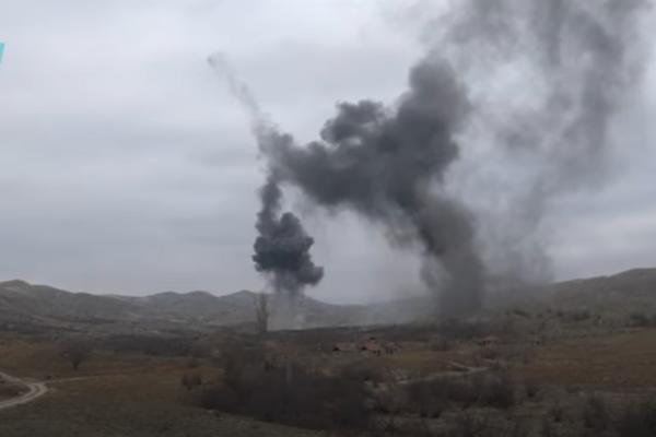 EKSPLOZIJE ODJEKUJU MAKEDONIJOM: Detoniralo 1.600 granata!