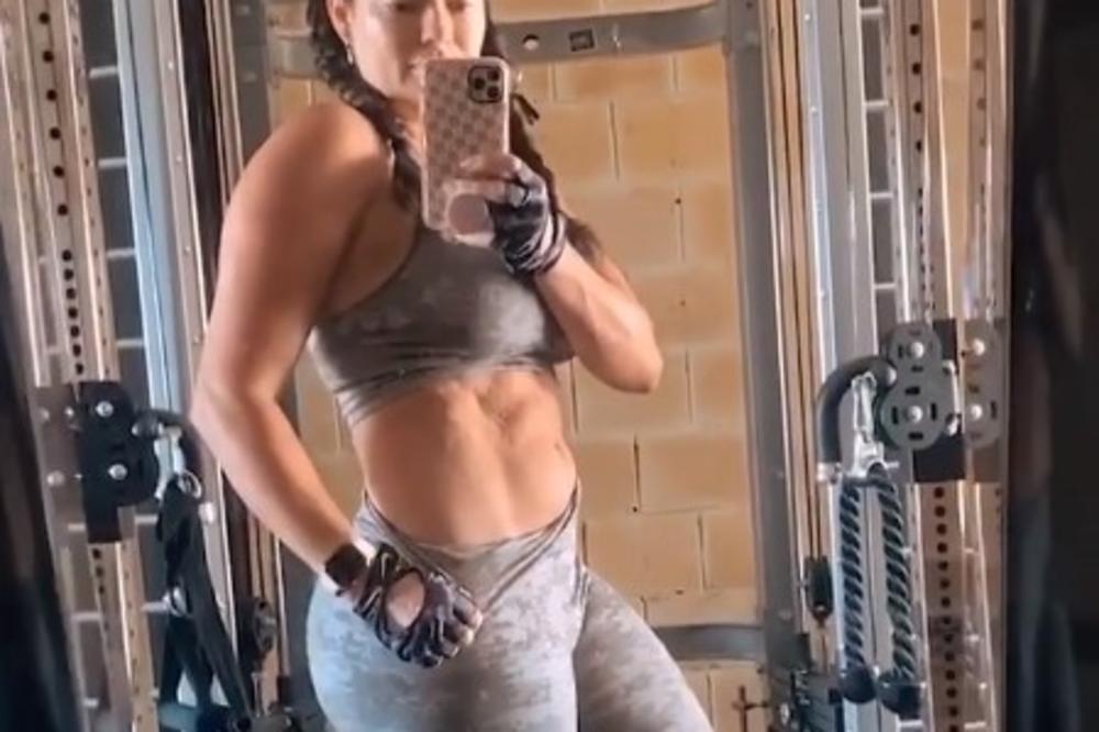 FITNES ZVEZDA PODELILA SLIKE POSLE POROĐAJA: Fanovi joj rekli da izgleda ODVRATNO!