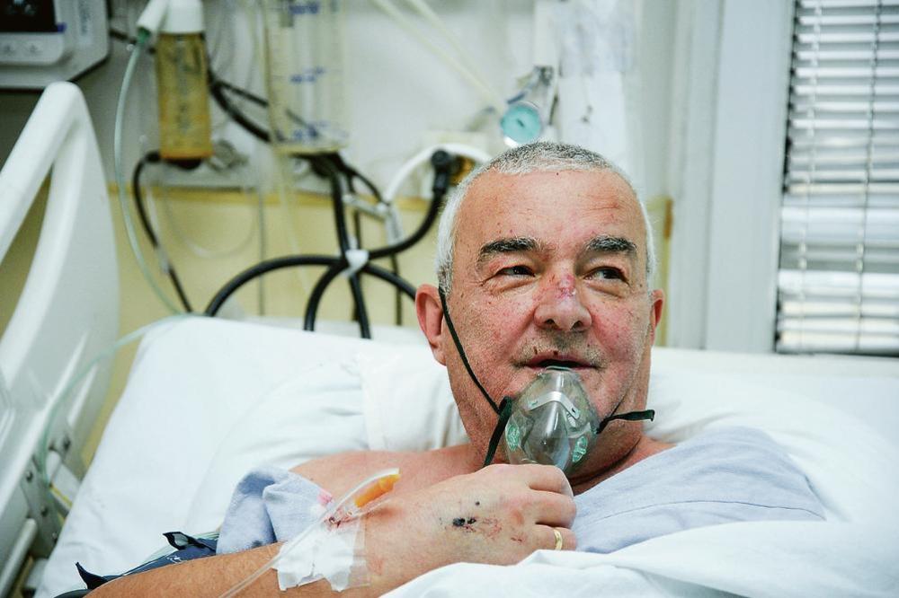 LEŽE, GLEDAJU U STEFANA NEMANJU, NE ZNAJU ŠTA VIDE, TUGA: Onda stanu pa se krste, jedan se ŠLOGIRAO U KOVID BOLNICI