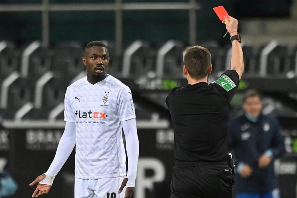 GDE JE MOZAK?! I TO U VREME PANDEMIJE KORONE?! Sin legendarnog Francuza obrukao oca sramnim potezom na meču!