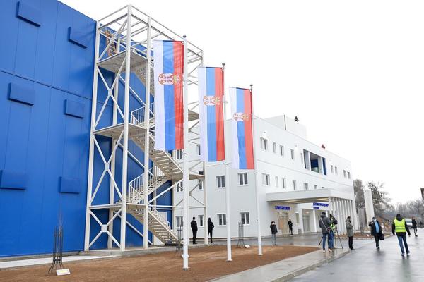 U BOJAMA SRPSKE TROBOJKE: Ovako izgleda nova kovid bolnica u Kruševcu koja se upravo otvara! (FOTO GALERIJA)