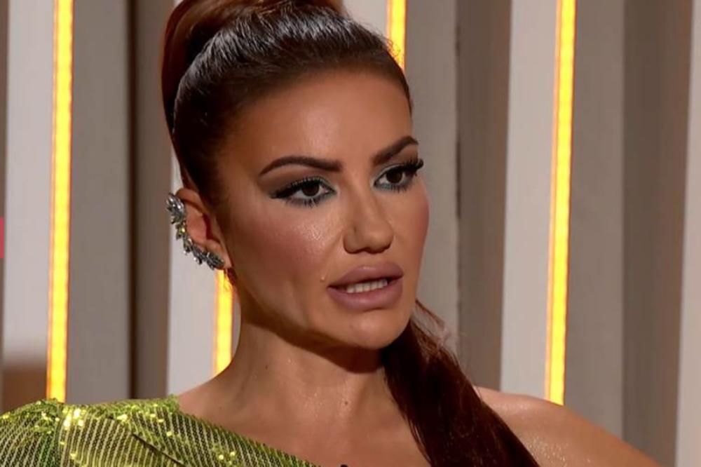 BOLNA ISPOVEST MODELSICE SINDI: Pevačica otkrila da je TRPELA FIZIČKO NASILJE, nije mogla da viđa rođeno dete