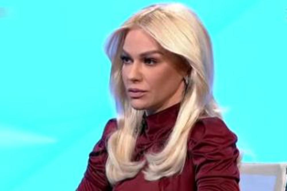 NI N OD NATAŠE, KAO DA JE ŽENA SA DRUGE PLANETE: Panonska barbika PREPLAŠILA SVE pojavom, haos na glavi a lice?!