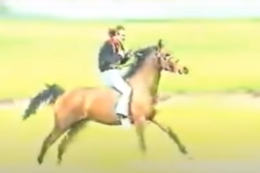 DA LI ZNATE KO JE OVAJ JAHAČ KONJA? Danas je velika ZVEZDA, a Karleuša ga je OBRUKALA i otkrila FOTKU IZ MLADOSTI