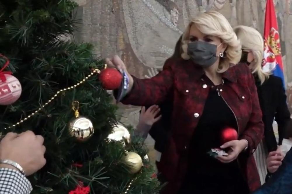 DARIJA BLISTA! Velika svečanost, U OVO SU SVI BULJILI DOK JE KITILA JELKU (FOTO)