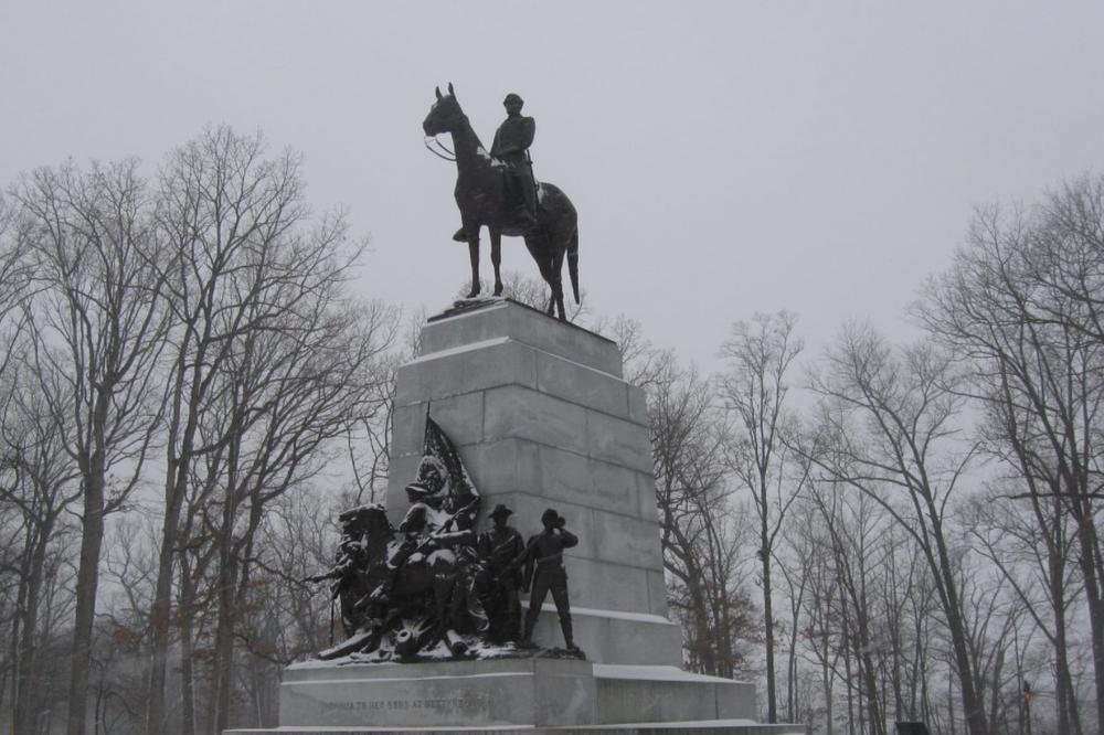 ČUVENA STATUA GENERALA ZAMENJENA STATUOM AKTIVISTKINJE: VIŠE od jednog VEKA bila simbol VELIKE SVETSKE SILE!