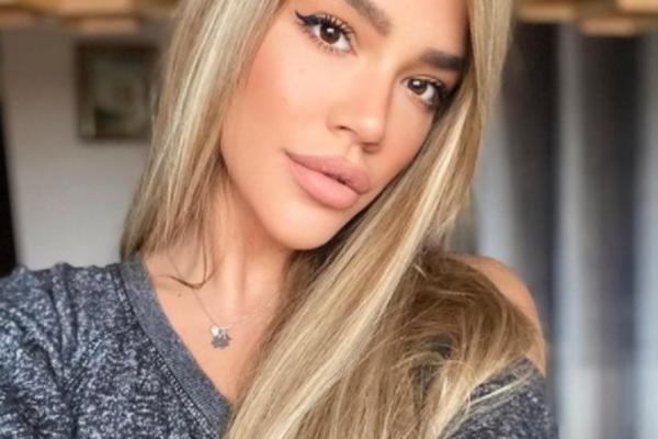 OPAA! POSLE TOLIKO GODINA POKAZALA LEPŠU POLOVINU: Pevačica uhvaćena u naručju ZGODNOG FRAJERA! (FOTO)