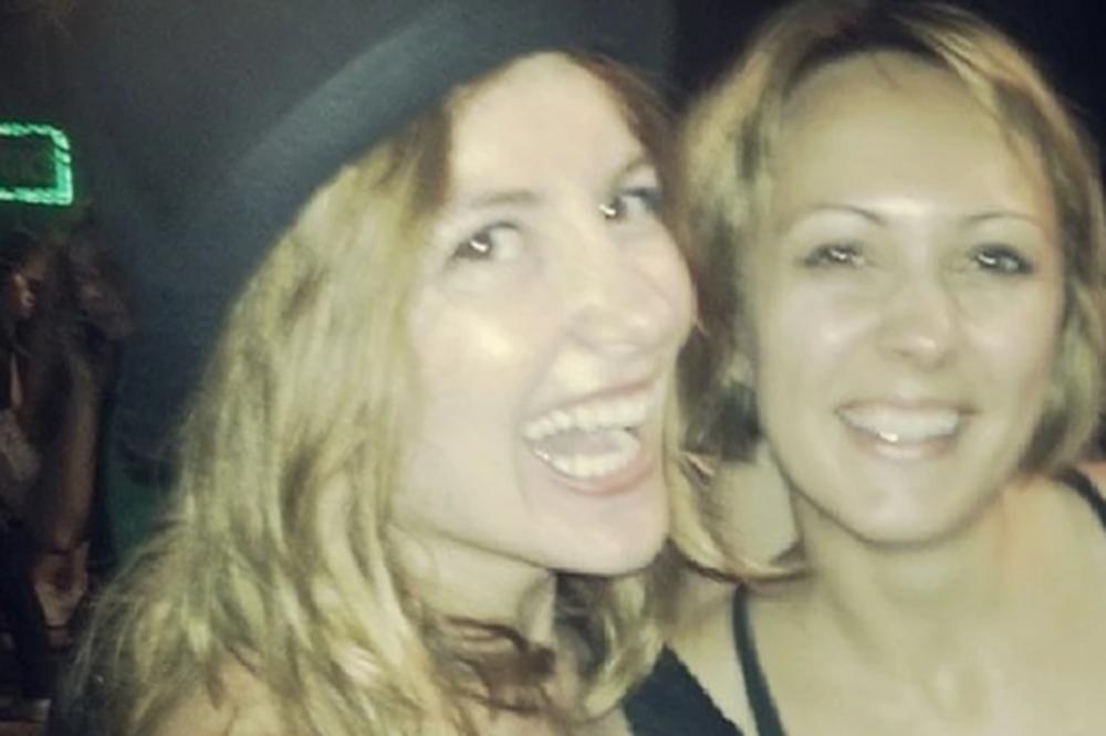 NJEGOVA JE LJUBAV JOŠ IZ GIMNAZIJE! Sin Dragan je osvojio naša srca, evo kako je ona njegovo! (FOTO)