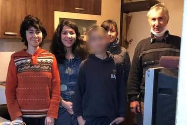 ZLATANOVIĆI IMAJU TROJE DECE, I SVI SU BOLESNI: Nemaju odeću ni obuću, neka pomogne ko može! ŽIVE I BEZ FRIŽIDERA