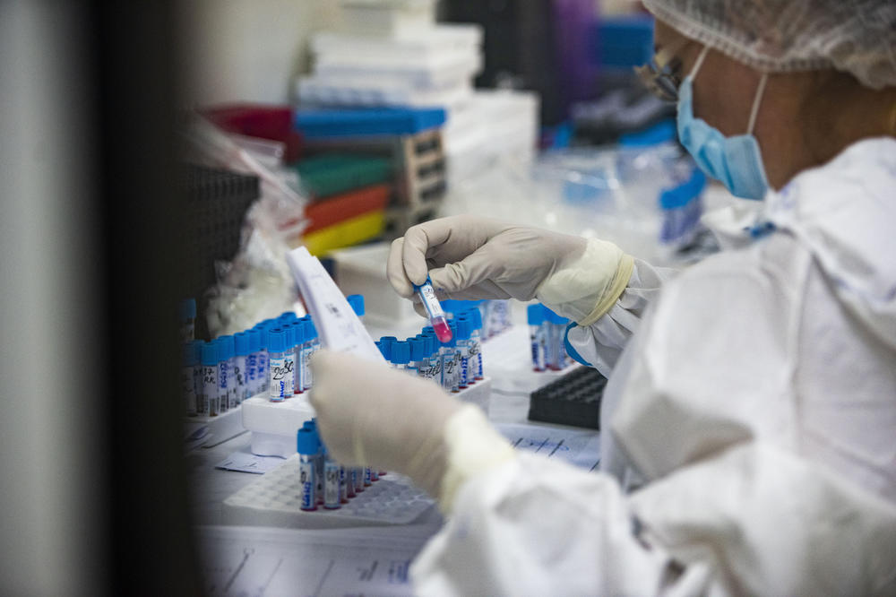 KORONA BROJKE PONOVO RASTU: Zaraženo više od 1.700 ljudi, preminulo još 18