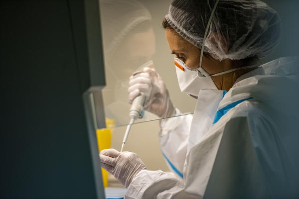 ISTRAŽIVAČI IZ NAPULJA TVRDE: Ova tečnost može pomoći u zašiti od KORONE!