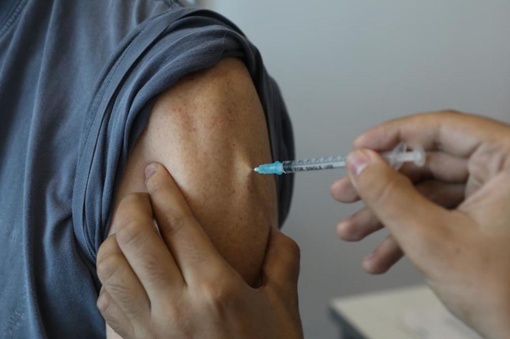 Žena od 96 godina prva u Španiji primila vakcinu protiv korona virusa!