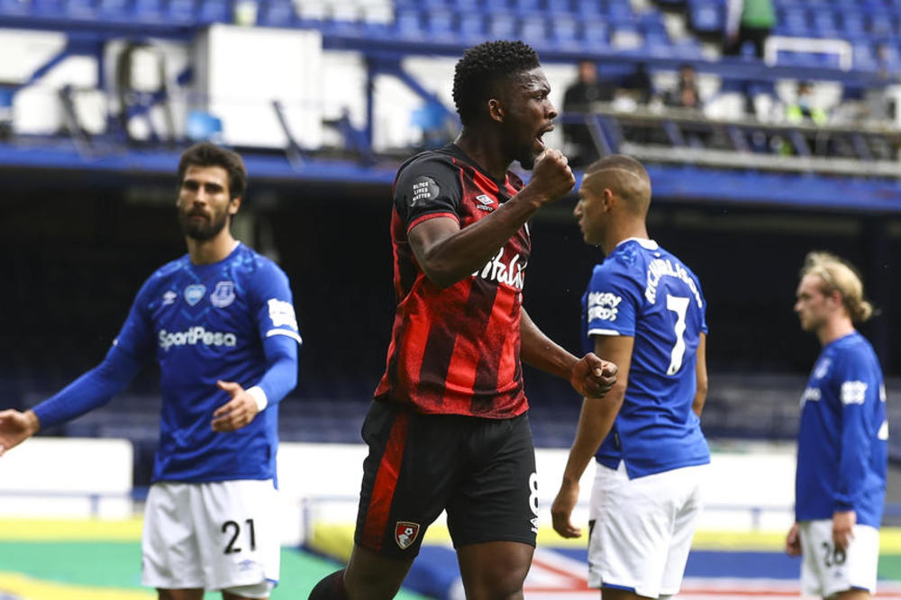 NOVI SLUČAJ VAMPIRA U ENGLESKOJ: Kolumbijac ujeo protivnika tokom utakmice!