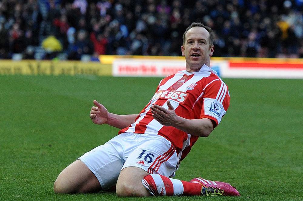 TUŽNA VEST - BIVŠEM IGRAČU LIVERPULA OD RAKA PREMINULA MAJKA: Počivaj u miru, bila si neverovatna žena!