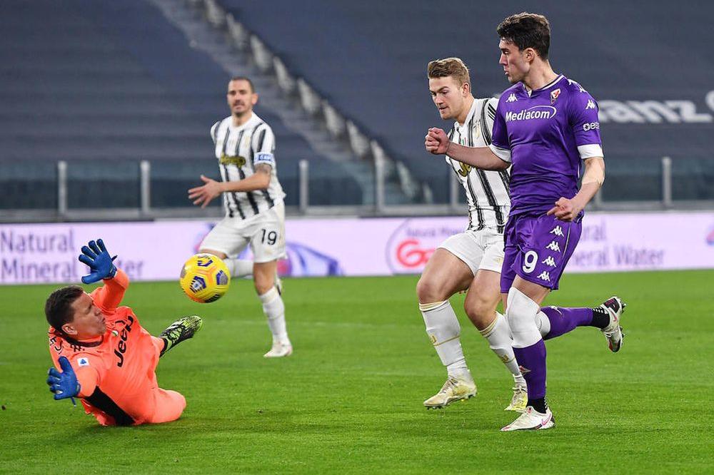 VLAHOVIĆ ZAPOČEO, KVADRADO I SANDRO NASTAVILI: Fjorentina uništila Juve u Torinu! Krotone pobegao sa dna!