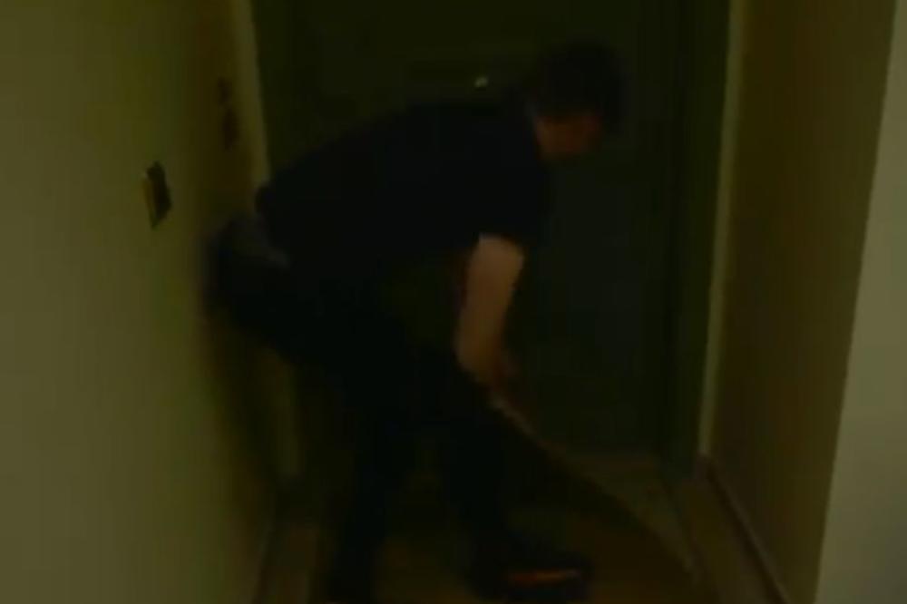 VOZAČ FORMULE 1 SNIMLJEN KAKO PIJAN POKUŠAVA DA UĐE U STAN: Ako ste ikad bili u ovom stanju, znate koje su to muke!